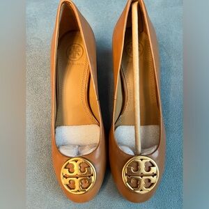 Tori Burch 5 1/2 never worn
